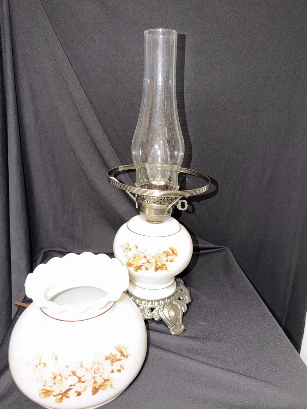 Vintage Floral Milk Glass Table Lamp in White with Amber Flowers